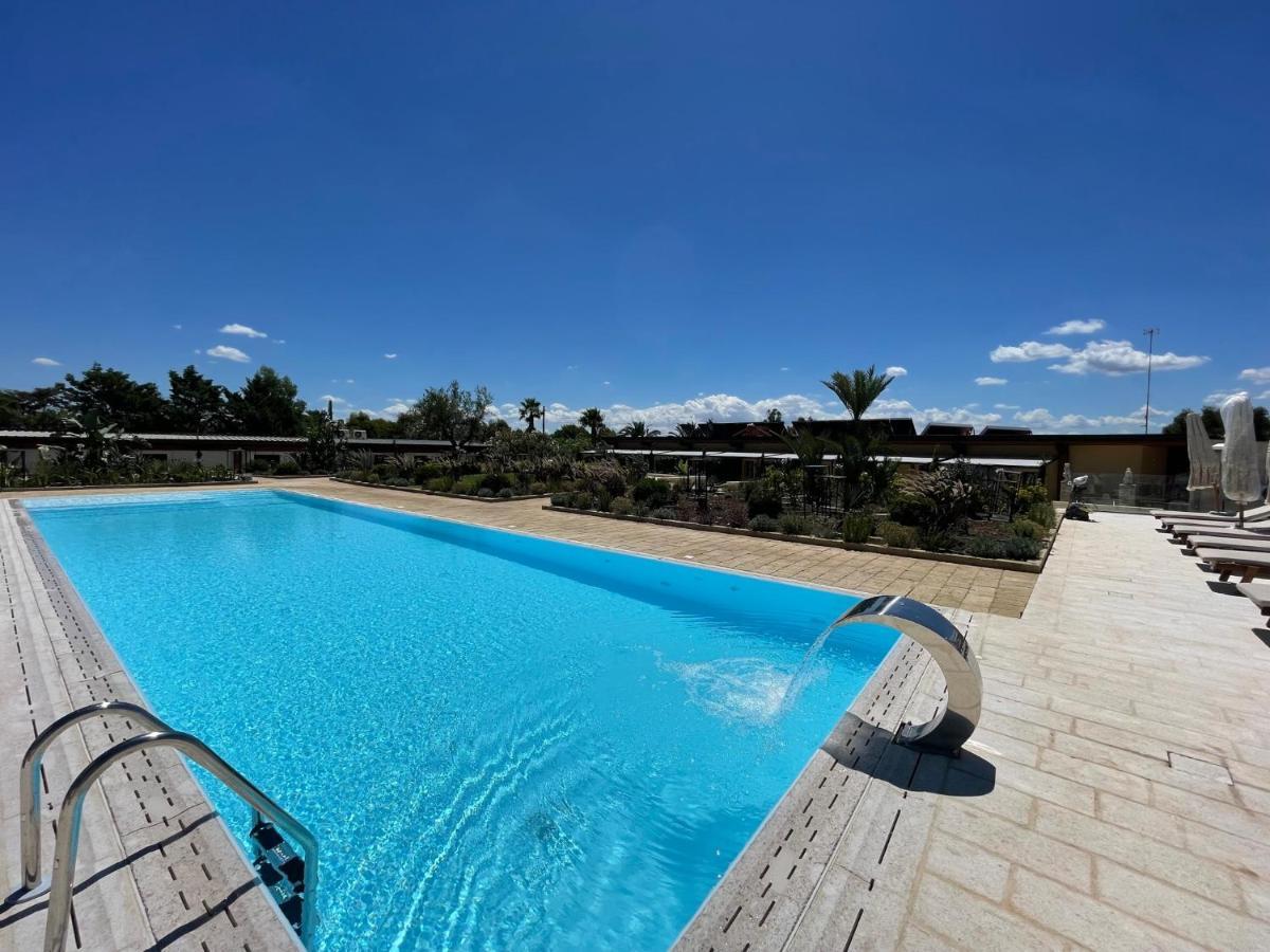 Valerio Resort Beach Club Margherita Di Savoia Exterior foto